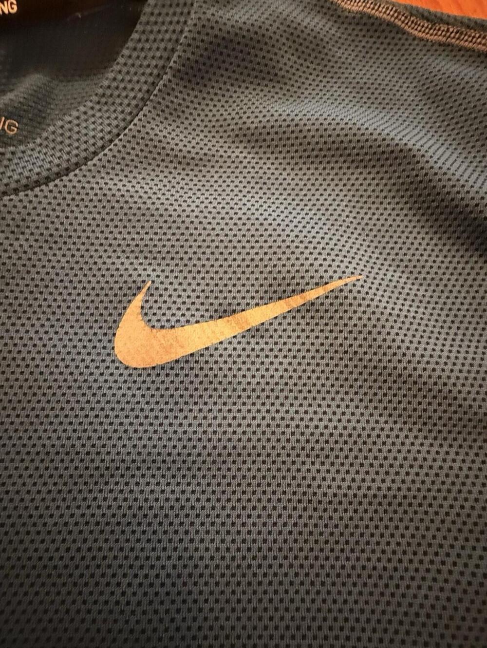 Nike‎ Zonal Cooling Long Sleeve Top Dri Fit Sz M Thumb Holes Lightweight - Picture 2 of 11